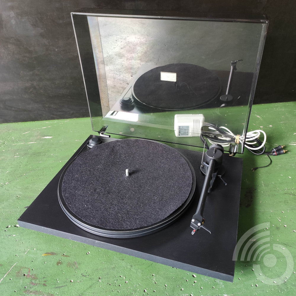 Pro-Ject Essential Turntable